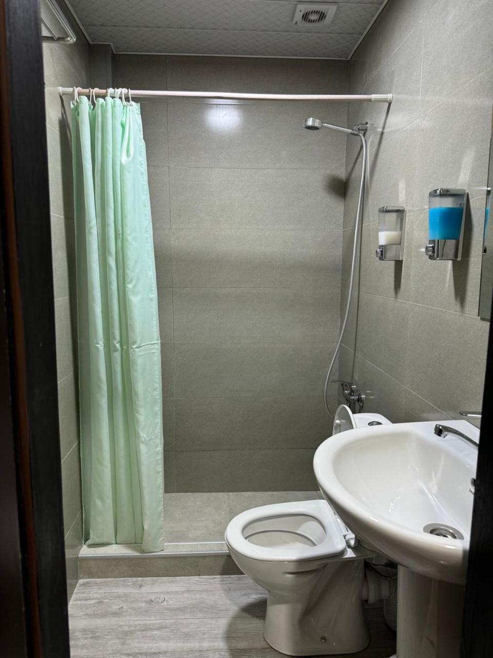 Hotel Skib Тбилиси Екстериор снимка
