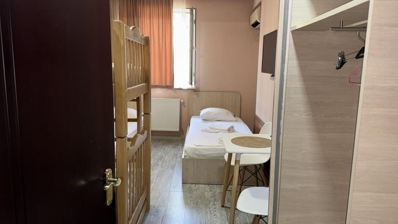 Hotel Skib Тбилиси Екстериор снимка