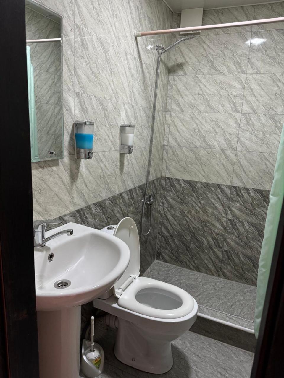 Hotel Skib Тбилиси Екстериор снимка